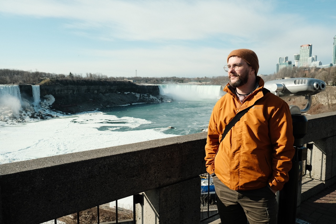 Rob at Niagara Falls viewpoint with the Horseshoe Falls in the background